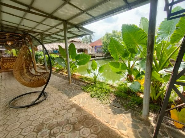 Kolam dan bangunan "Pondok Bambu Galuh" - Image 4